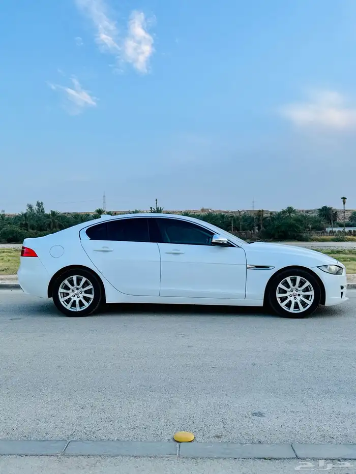 جاكوار XE موديل 2017 8