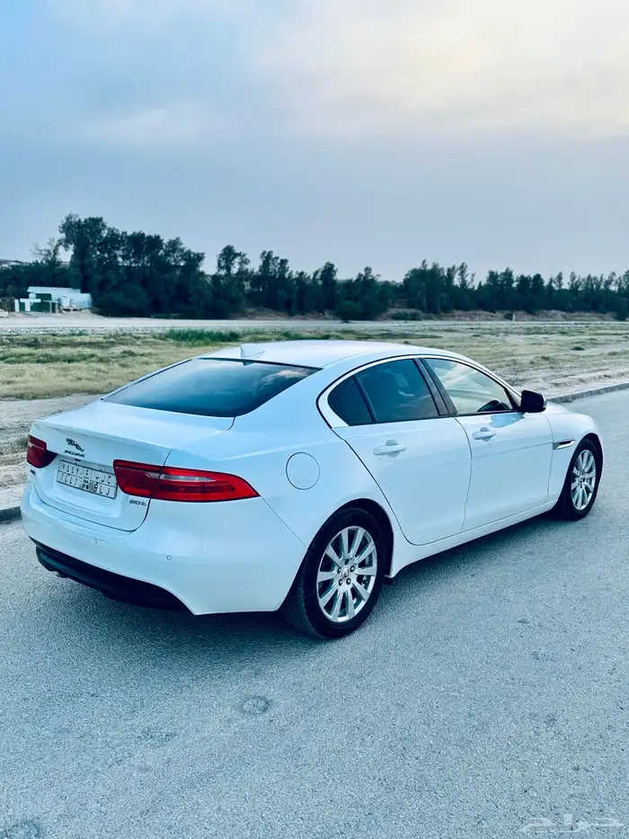 جاكوار XE موديل 2017 9