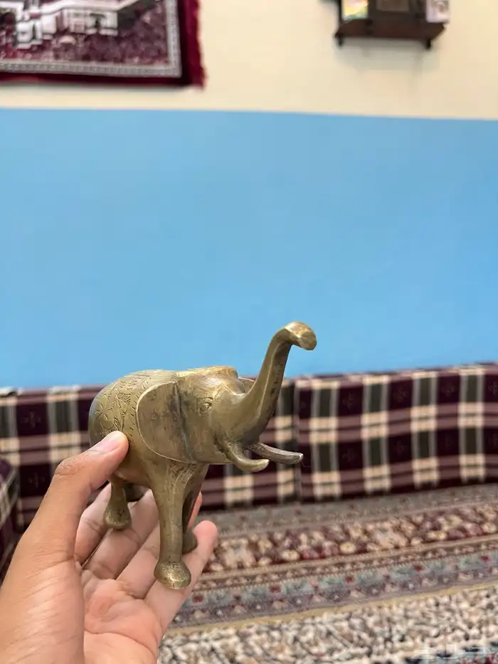 تمثال نحاس قديم 0