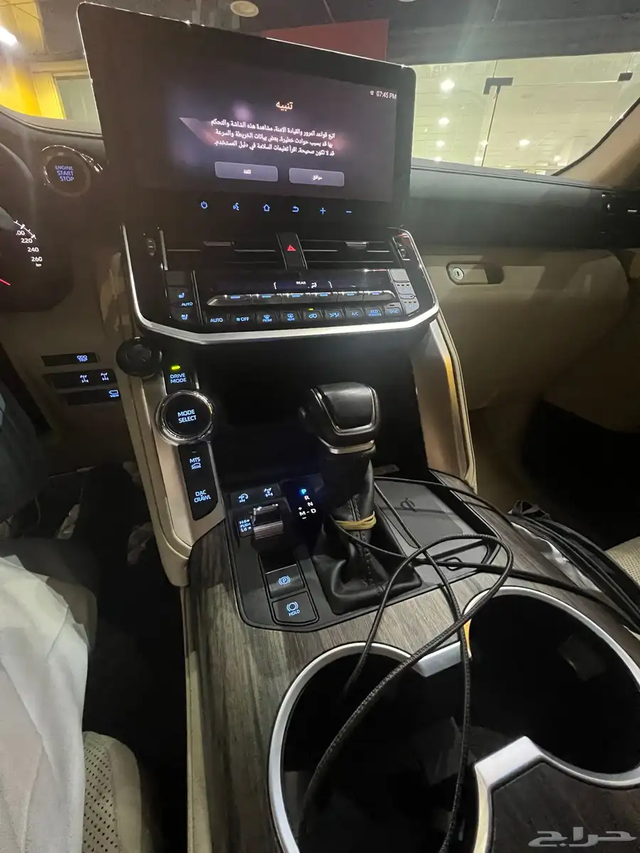 لاندكروزر VX موديل 2023 بانزين 14