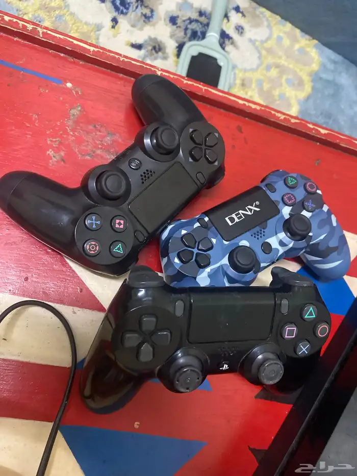 سوني 4 للبيع نضيف جدا  ولا مشكله فيه زاد يدتين تجاري 1