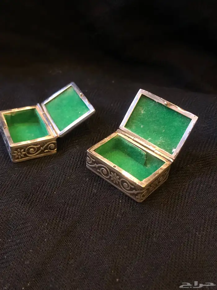 (تم البيع) صندوقين صغيرين من الفضة مختومة 7