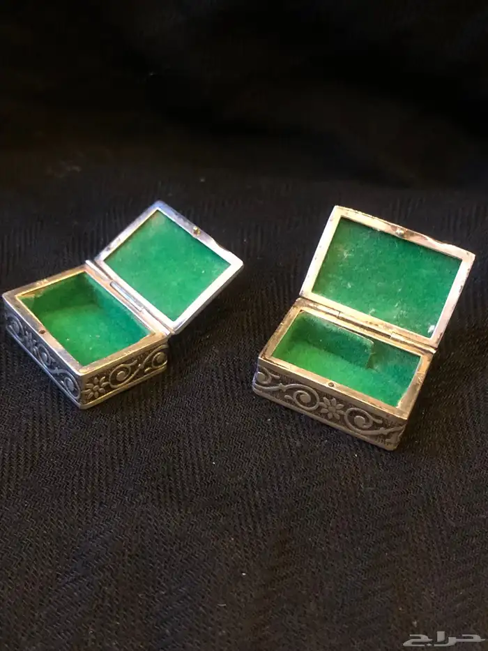 (تم البيع) صندوقين صغيرين من الفضة مختومة 8