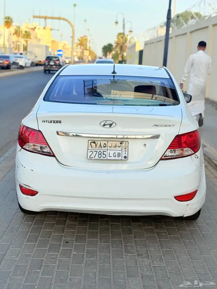 اكسنت 2012 جير عادي بودي نضيف مكينه شرط مكيف شغال ثلاجه 5