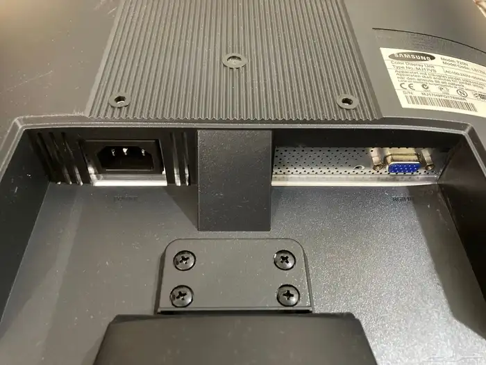 شاشة كمبيوتر مربع مستعملة 4