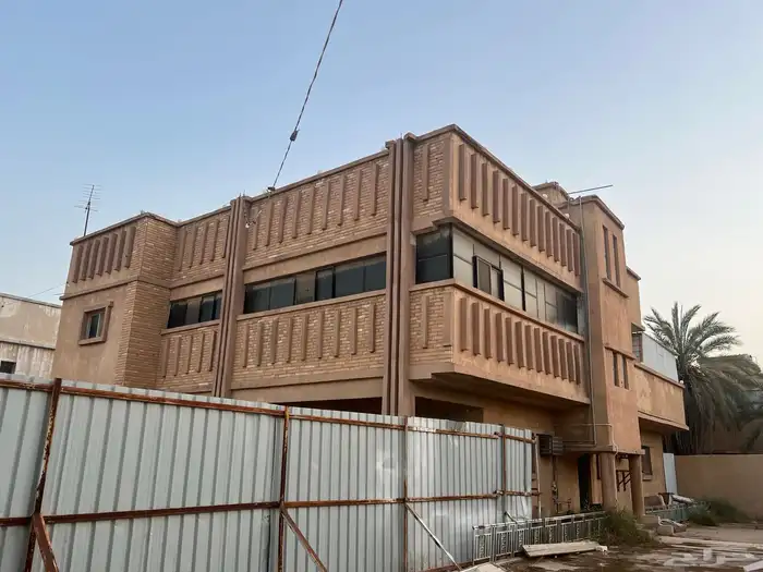 للبيع بيت في حي المطار - عنيزة 1