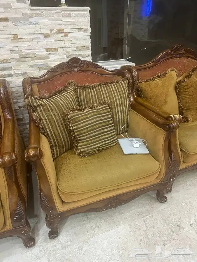 للبيع كنب مستعمل 8 قطع 3