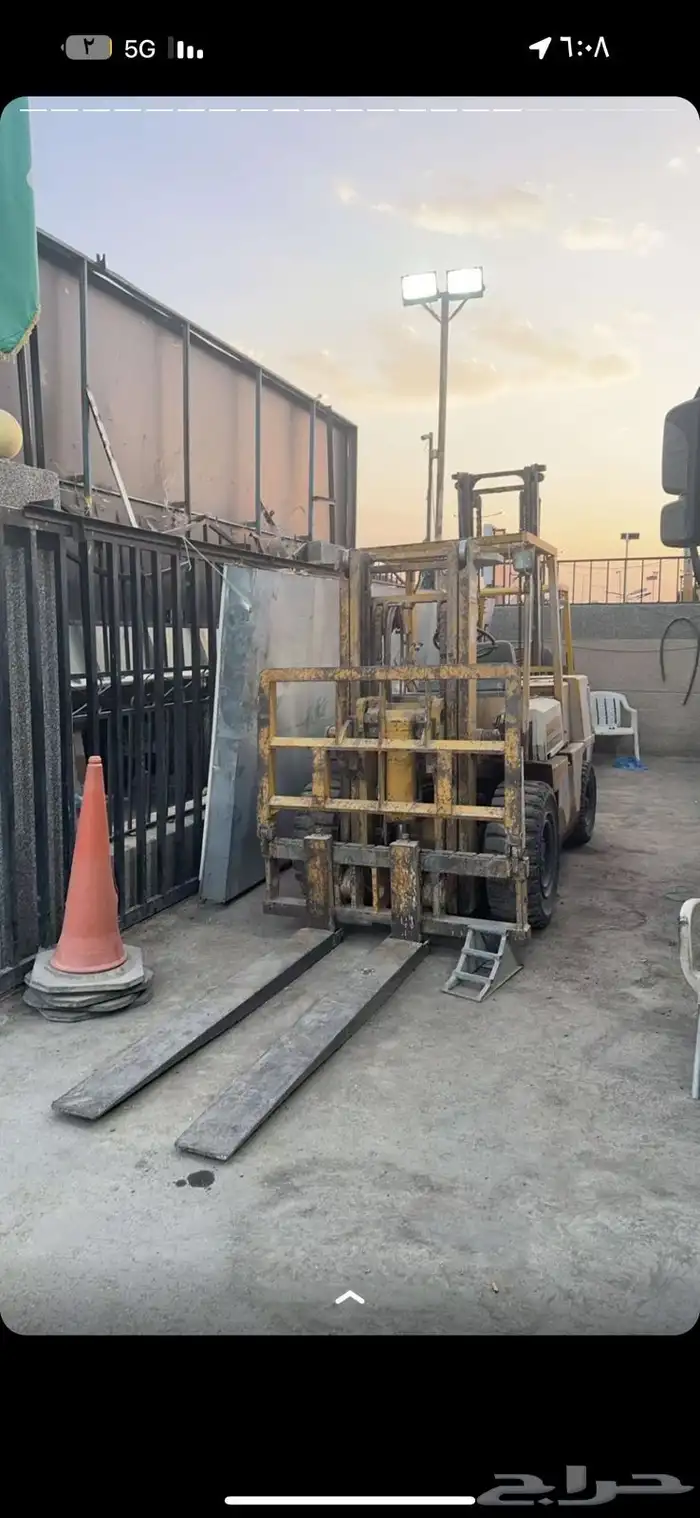 رافعات للبيع العدد 2 نضيفه وشغالات 1