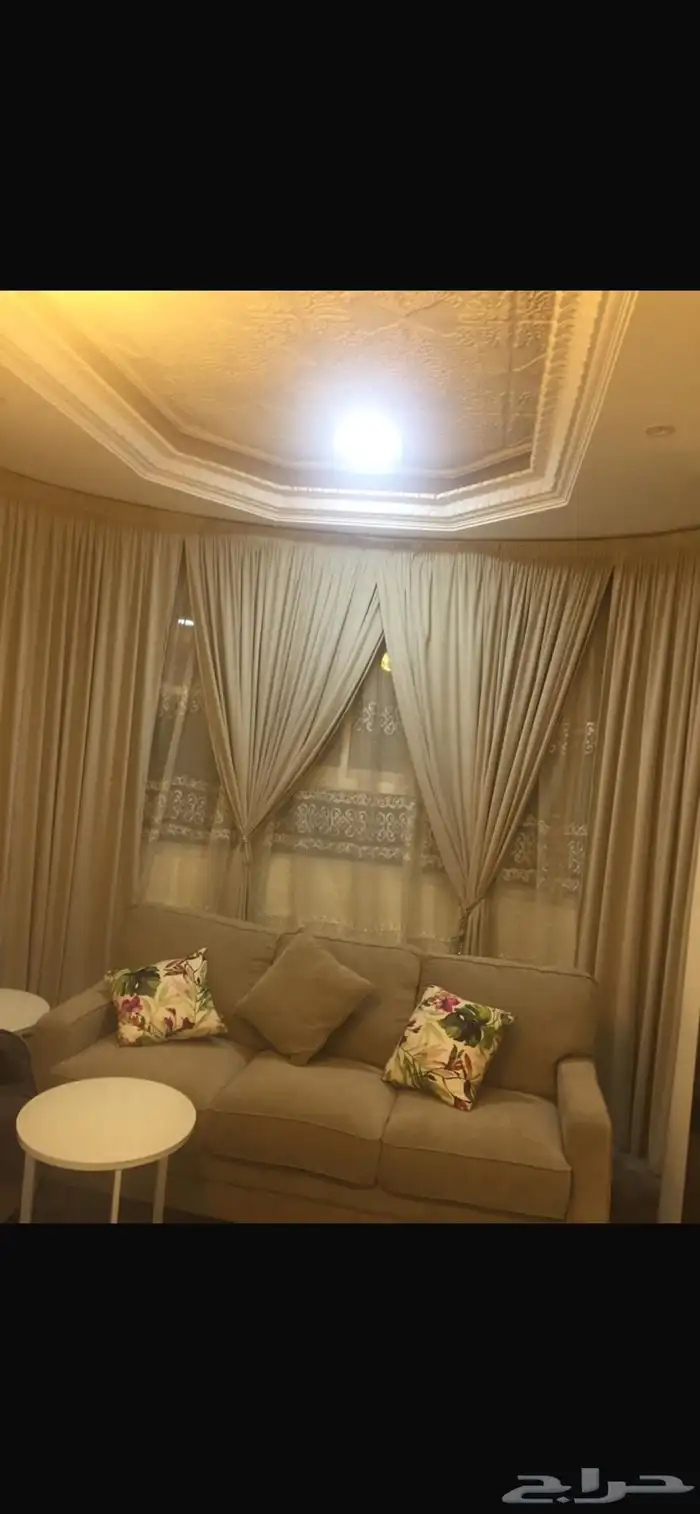 للبيع كنب مكون من 2 كنبه مقاس 3 مقاعد 1 كنبه مقعدين 0