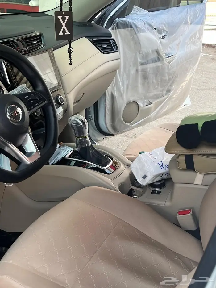 الخرج نيسان اكس تريل أبيض 2021 3