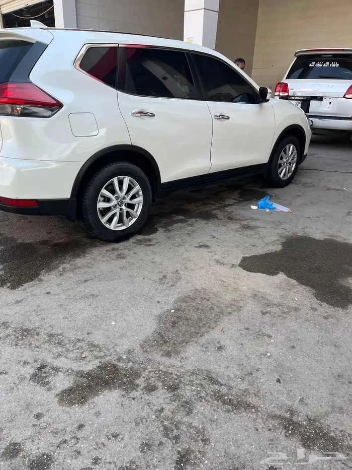 الخرج نيسان اكس تريل أبيض 2021 0