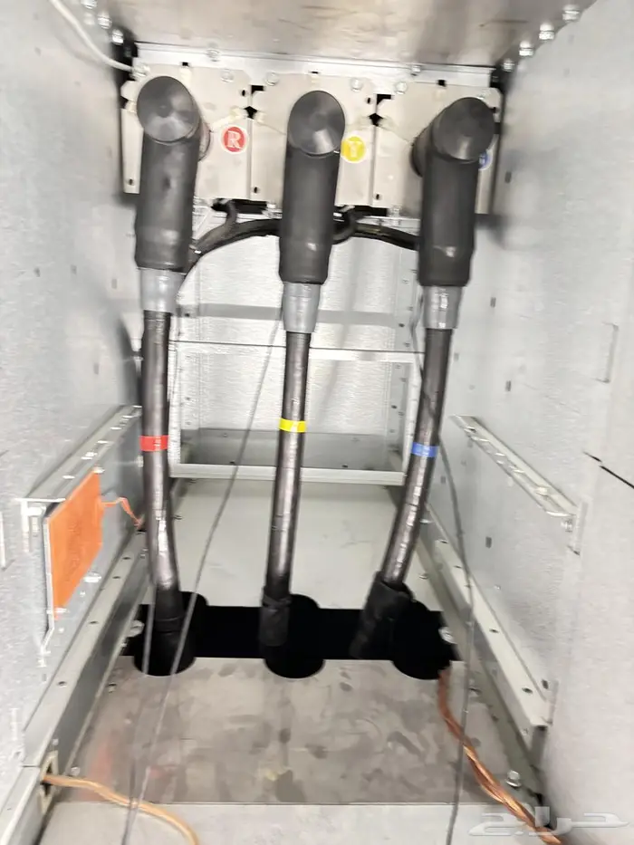 فني ومقاول جهد متوسط ومنخفض ومحولات 2