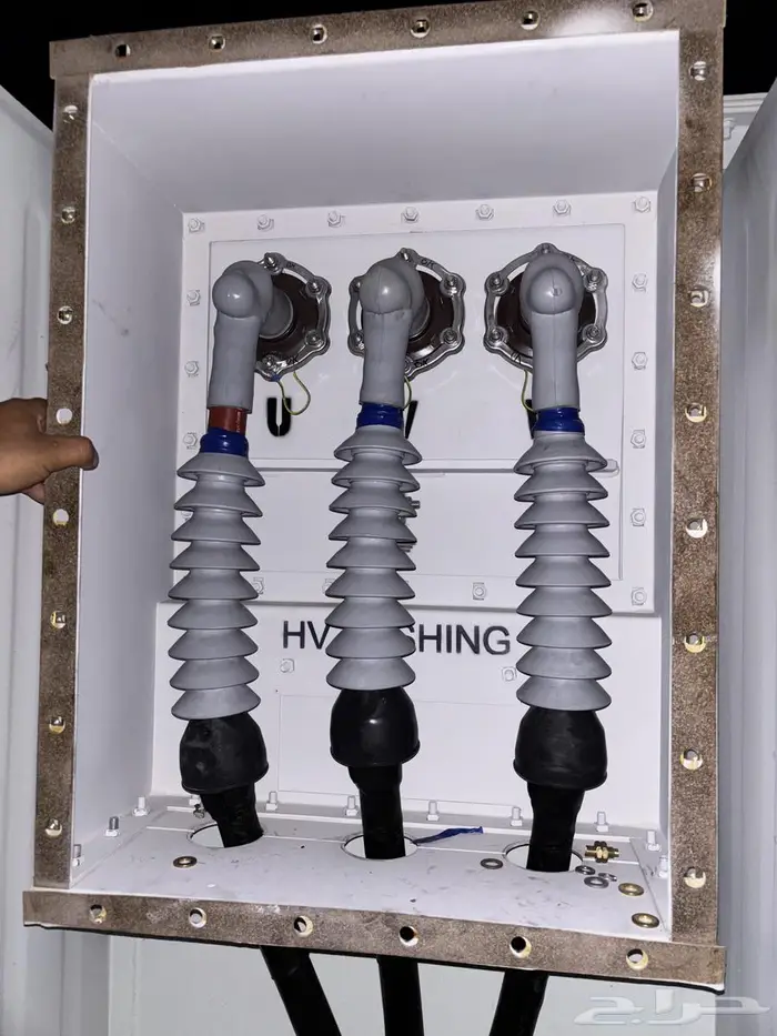 فني ومقاول جهد متوسط ومنخفض ومحولات 1