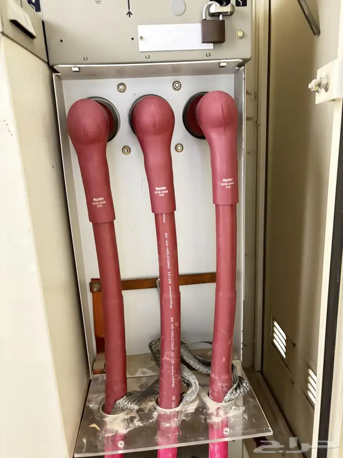 فني ومقاول جهد متوسط ومنخفض ومحولات 0