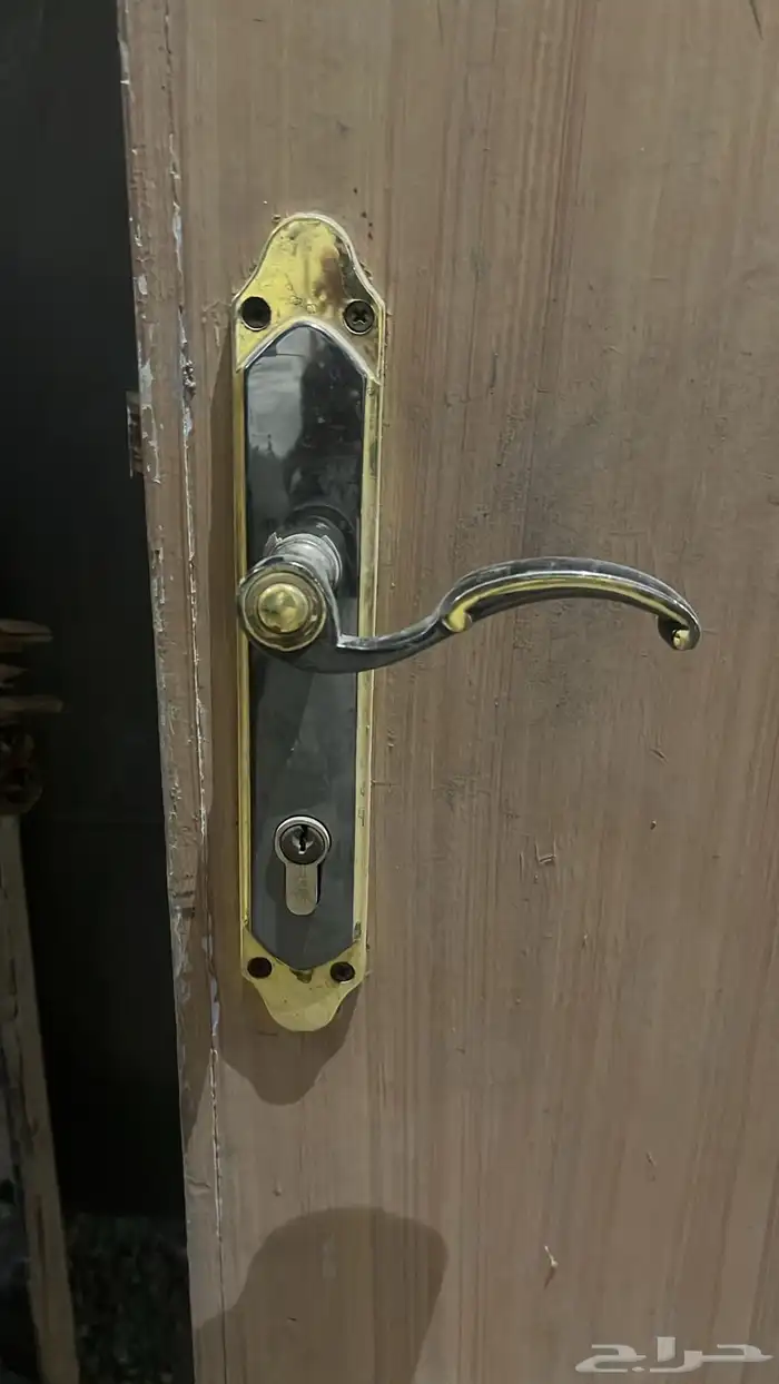 بيبان خشب ممتازه مع الحلق جاهزه لتركيب 0