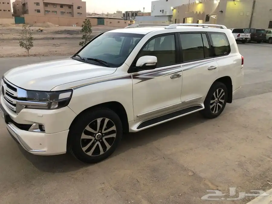 تويوتا لاندكروزر وايت اديشن 2018 0