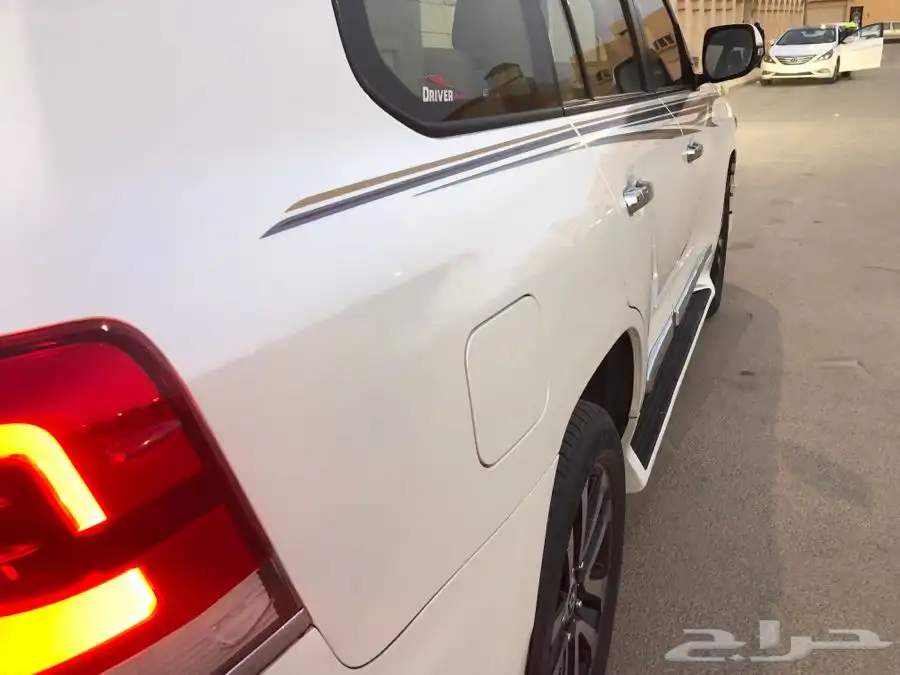 تويوتا لاندكروزر وايت اديشن 2018 10