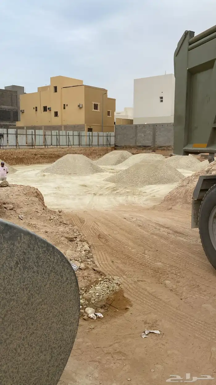 ايجار بوكلين توريد صبيز  بحص  رمل ابيض 26
