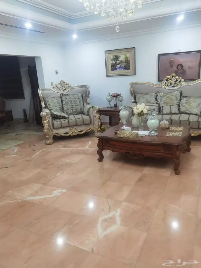 كنب استعمال نظيف جدا يشيل الى 13 شخص 2