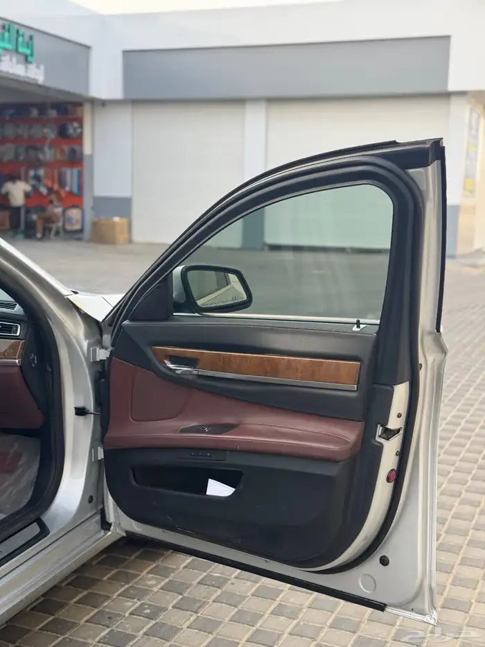 بي ام دبليو 730 8