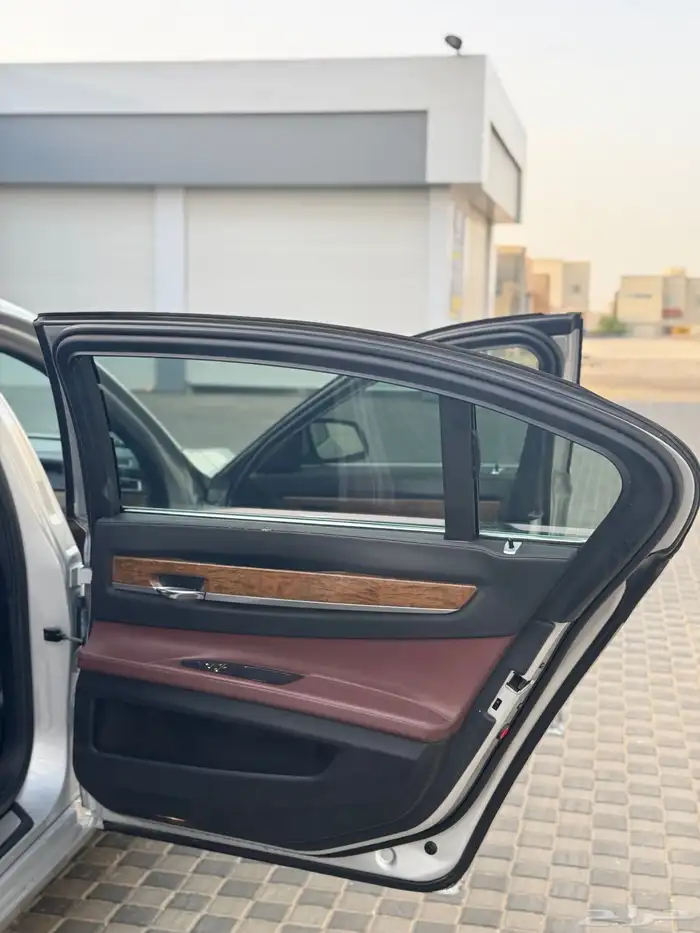 بي ام دبليو 730 9