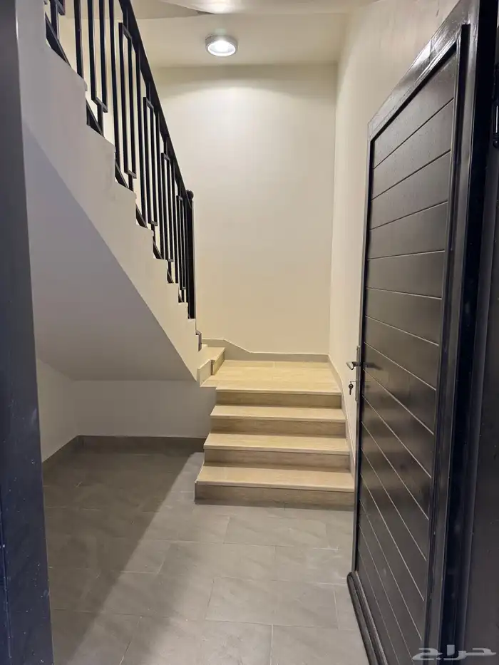 فيلا سكنية دور وثلاث شقق 24