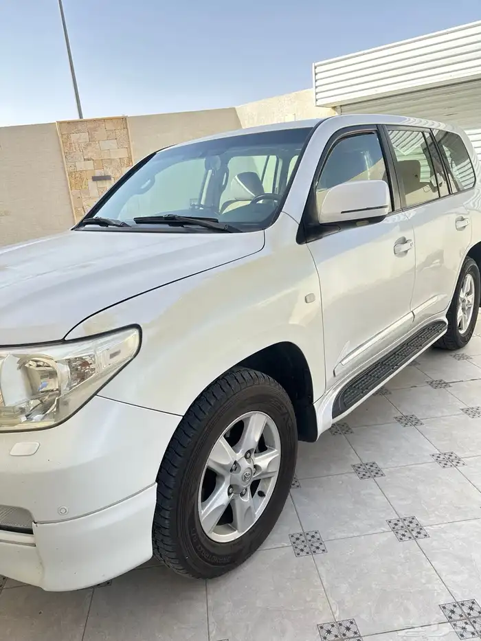 جيب لاندكروزر VXR 2011 للبيع 10