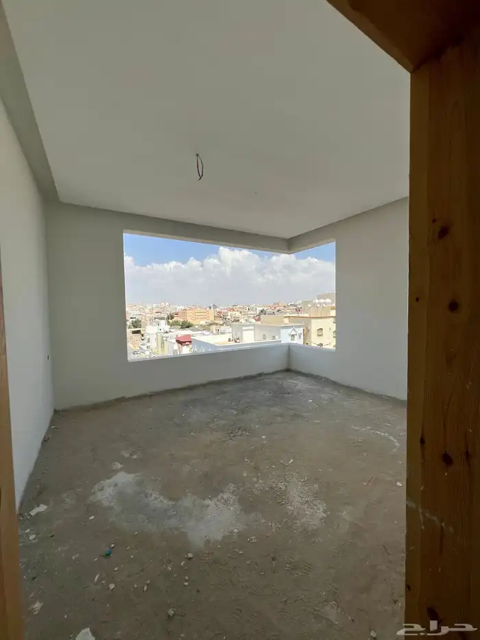 عمارة تجارية مميزة في حي الوظفين 7