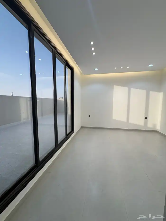 فيلا سكنية دور وثلاث شقق 28