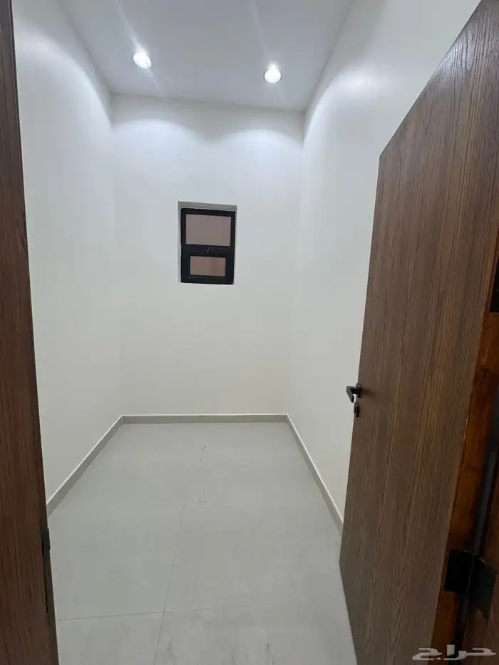 فيلا سكنية دور وثلاث شقق 34