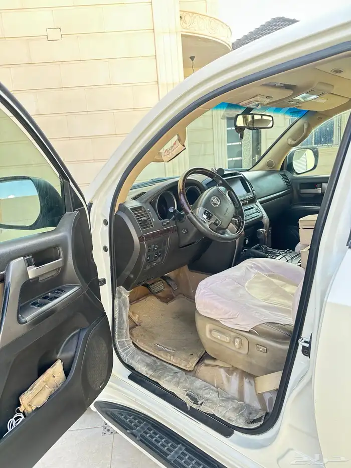 جيب لاندكروزر VXR 2011 للبيع 12