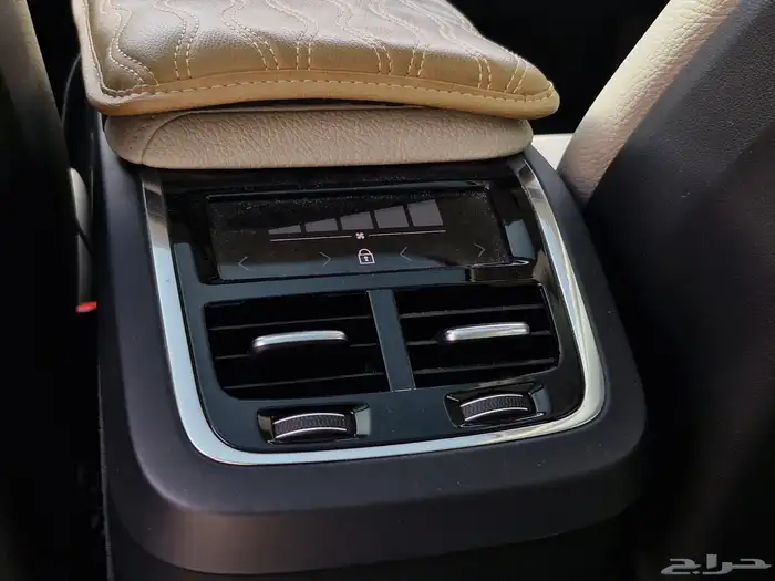 للبيع  فولفو XC60 موديل 2019   اللون أحمر 24