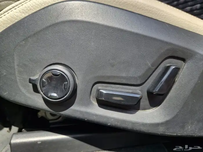 للبيع  فولفو XC60 موديل 2019   اللون أحمر 12