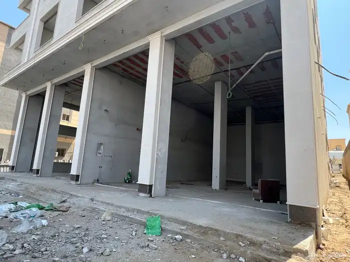 عمارة تجارية مميزة في حي الوظفين 4