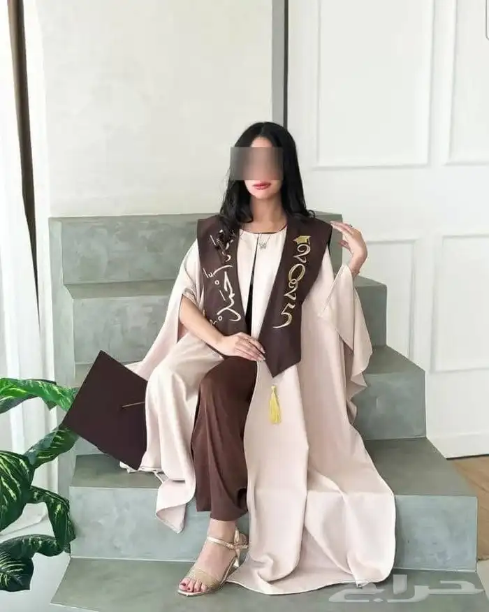 عبايات تخرج 2025 3