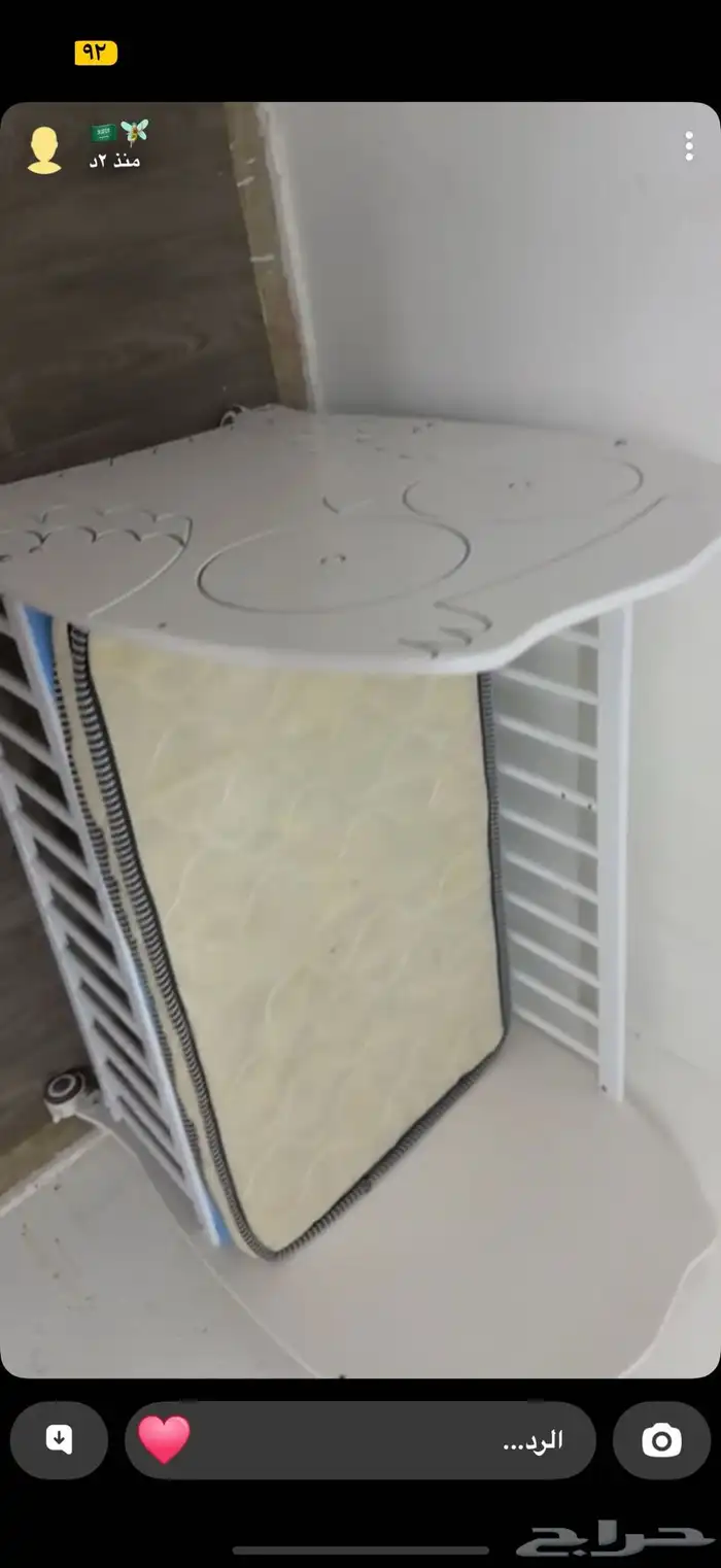 سرير مواليد لين عمر سنه جنب سرير الام ومعه 2 مراتب 1