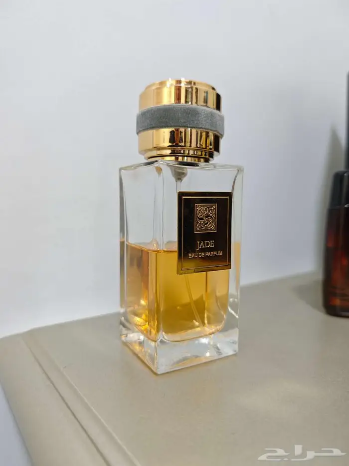 مجموعة عطور مستخدمة للبيع 1