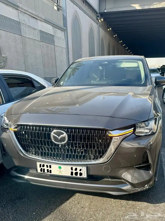 صدام مازدا CX60 في ضرر بسيط مع النسافة على السوم 2