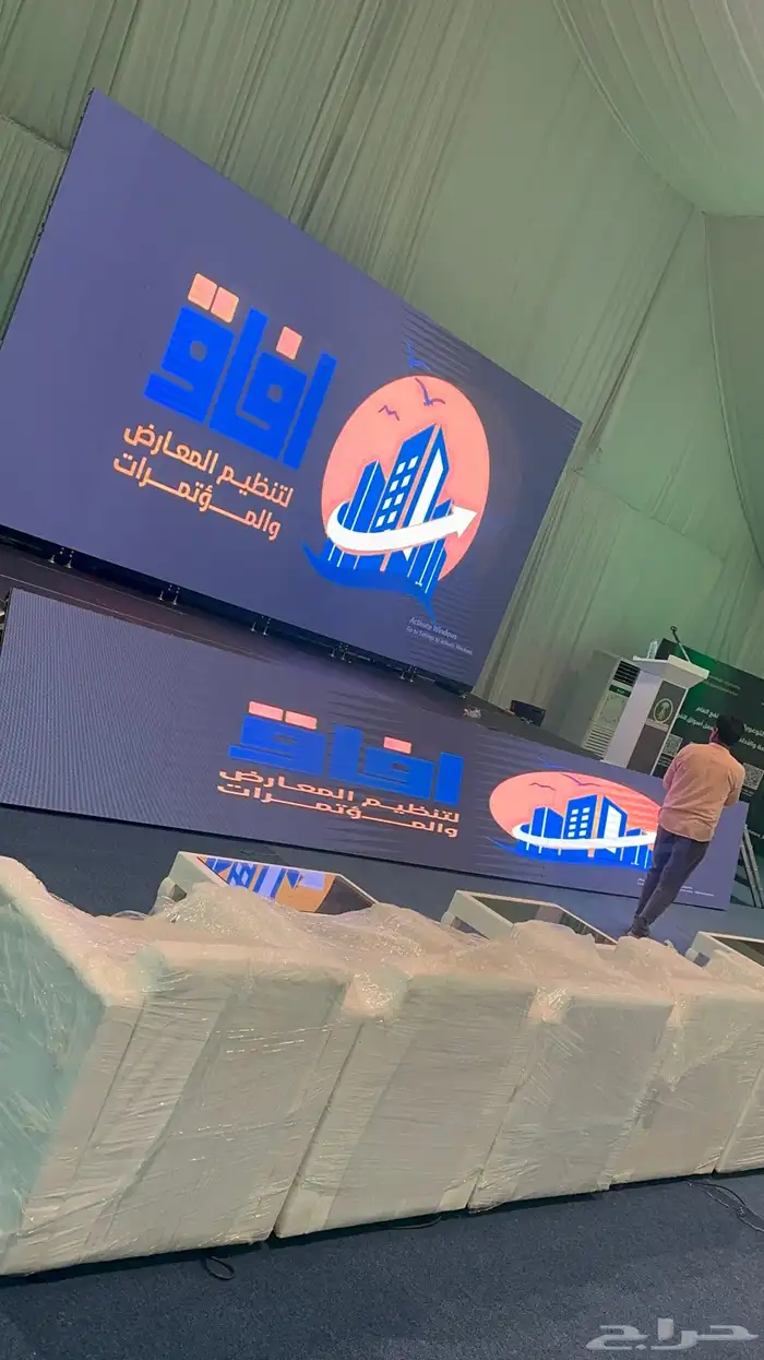 شاشات عرض عملاقة 9