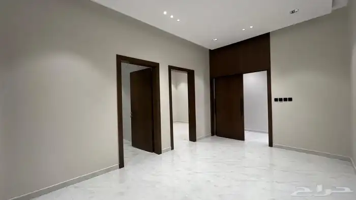 شقة جديده للبيع اما حديقة ومسجد 9