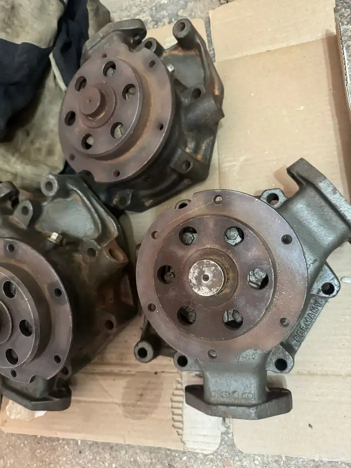 طرمبة مويه مرسيدس 24 اصلي وكاله شاحنات 0