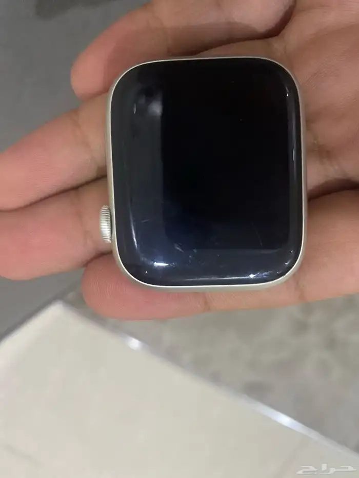 ساعه ابل اصدار 8جديده وا نضيفه ما استعملته واجد 0