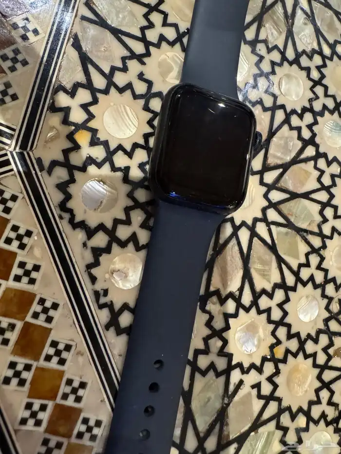 ساعة ابل Apple Watch SE 40MM مع الشاحن 0