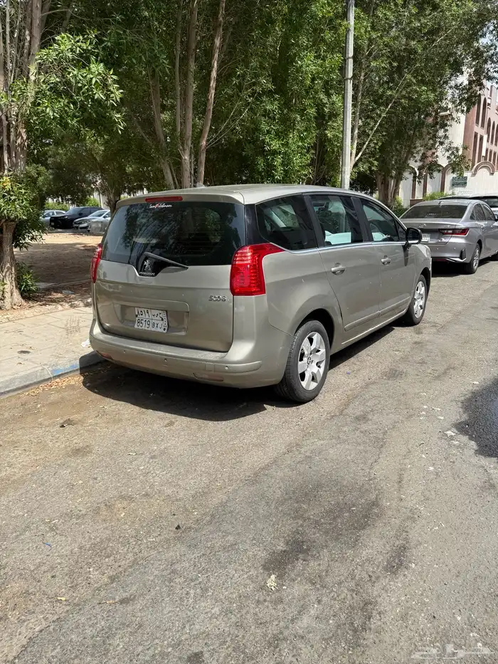 بيجو 5008 موديل 2015 5