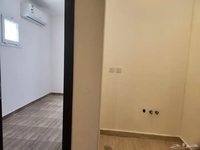 فلة للإيجار حي المطار 11