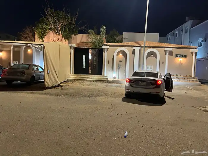 للبيع دور وشقه خلفيه حي القادسيه الثاني تبوك 0