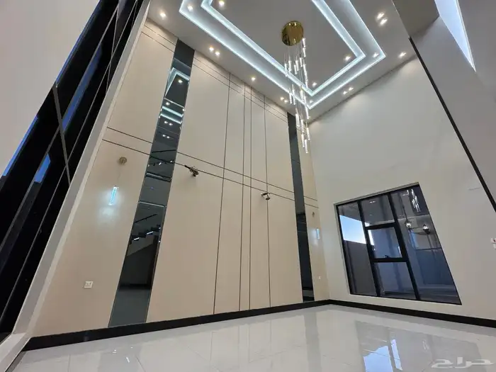 للبيع فيلا دورين وملحق في ولي العهد تشطيب vip مساحة ارض 414 4