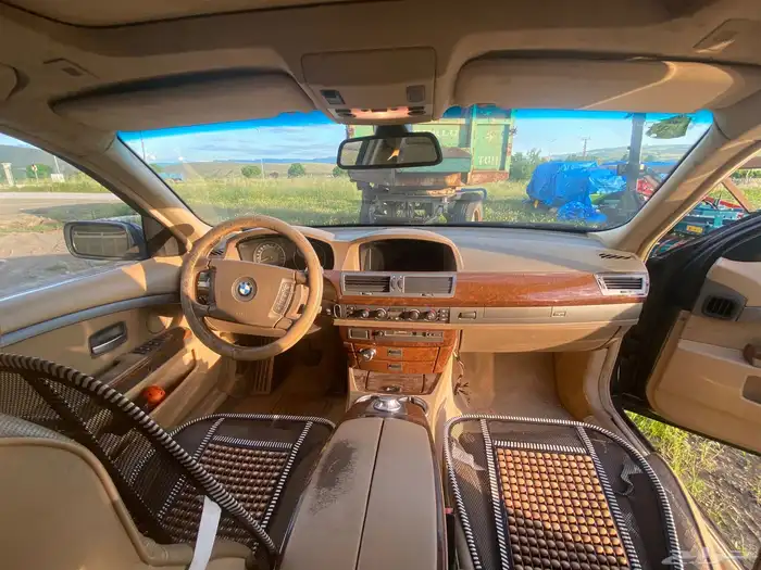 BMW 745 Li 8