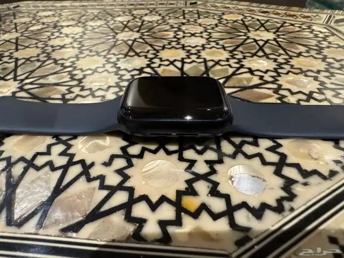 ساعة ابل Apple Watch SE 40MM مع الشاحن 2