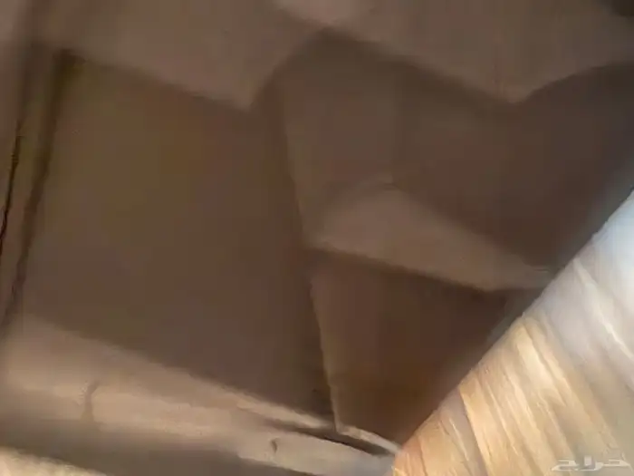 تلفزيون 65 بوصة للبيع فيه كسر في الشاشه ما كمل سنه 1